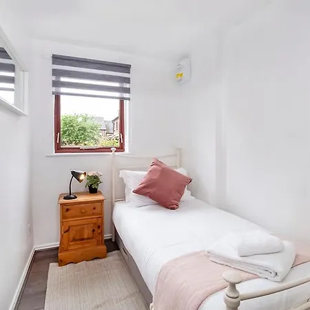 30 Fewster Way