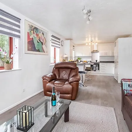 30 Fewster Way York