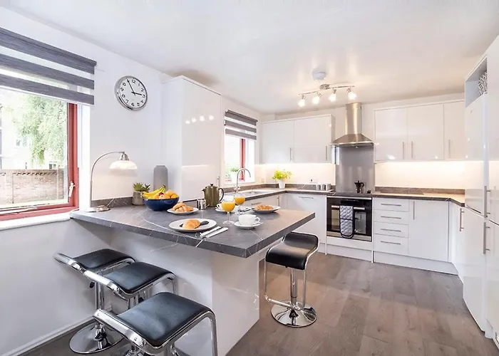 30 Fewster Way 요크