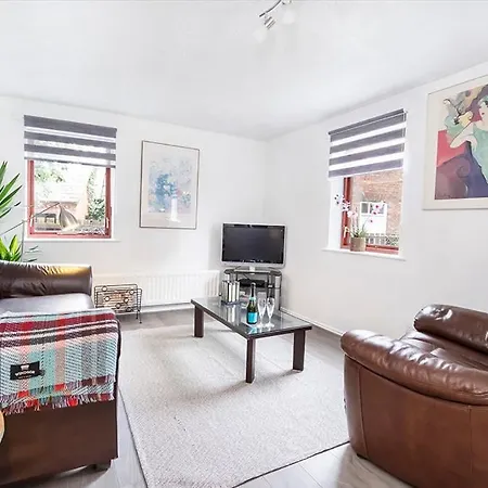 30 Fewster Way